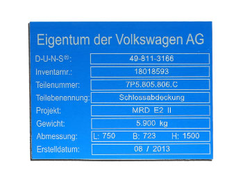Typenschild der Volkswagen AG, ergänzt mit den individuellen Wechseltexten (CNC-Gravur), 106 
